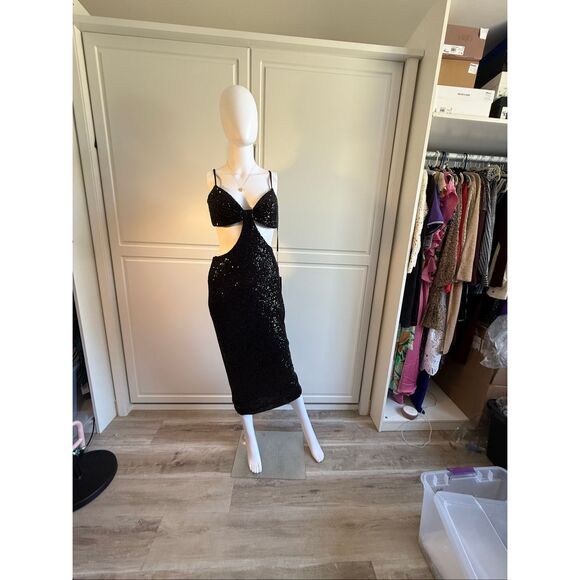 NWT Mac Duggal dress 70130. Cutout Waist black Sequin Formal Gown.  Size 4 - Picture 7 of 8